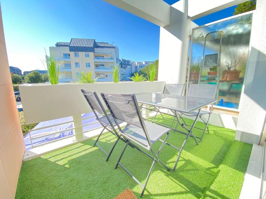 Апартаменти Plein Charme Aux Minimes Terrasse Calme + Parking Ла-Рошель Екстер'єр фото