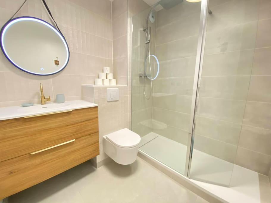 Апартаменти Plein Charme Aux Minimes Terrasse Calme + Parking Ла-Рошель Екстер'єр фото